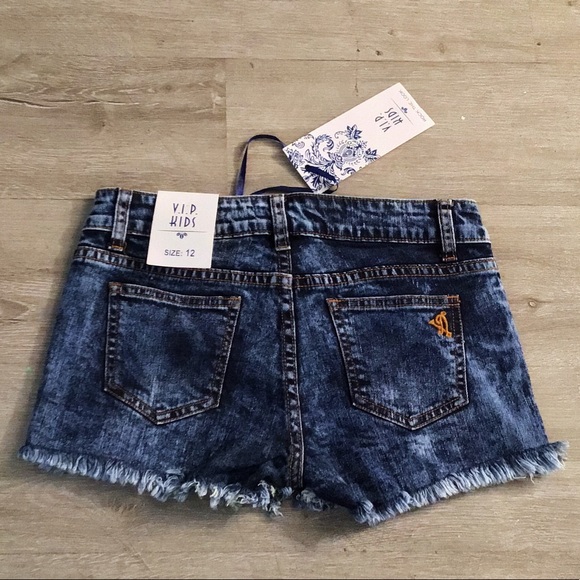 V.I.P. Kids shorts size 12 - Picture 2 of 3